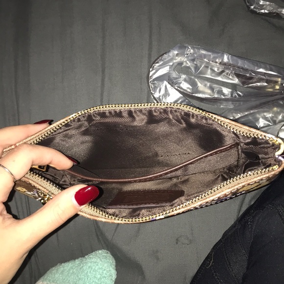 Coach Purse, turns: Clutch, Wristlet, crossbody - Picture 4 of 7